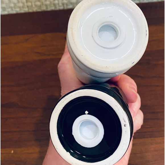 🌟HP🌟Set Black & White Glazed Ceramic Chess Pieces Knight Salt & Pepper Shakers - Picture 4 of 5